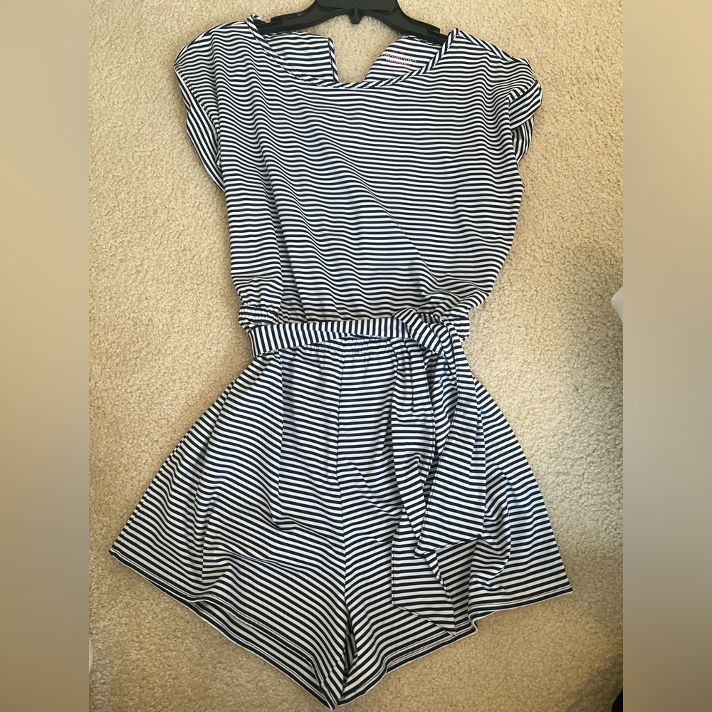 *NWT* Vineyard Vines navy and white stripe romper